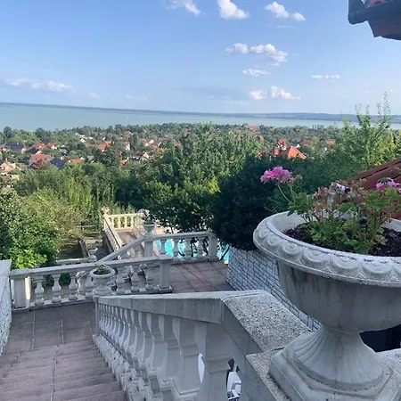 Kamilla Villa *
